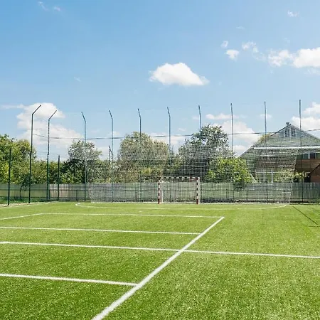 парк-готель там, де гори... Wyschnyzja