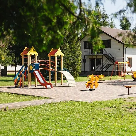 Hotel парк-готель там, де гори... Wyschnyzja