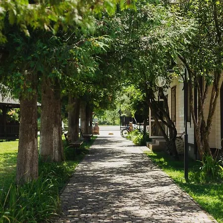 парк-готель там, де гори... * Wyschnyzja