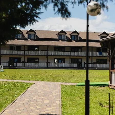 Hotel парк-готель там, де гори... Wyschnyzja