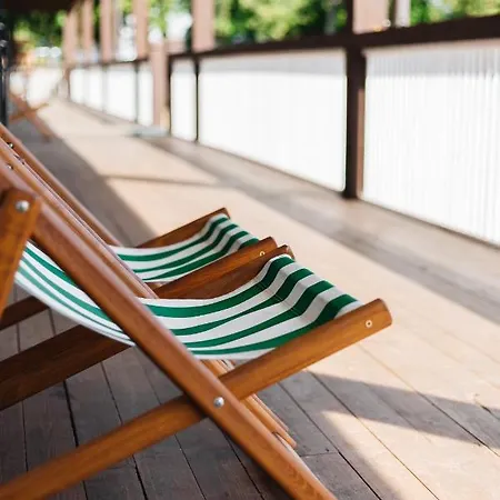 Hotel парк-готель там, де гори... Wyschnyzja