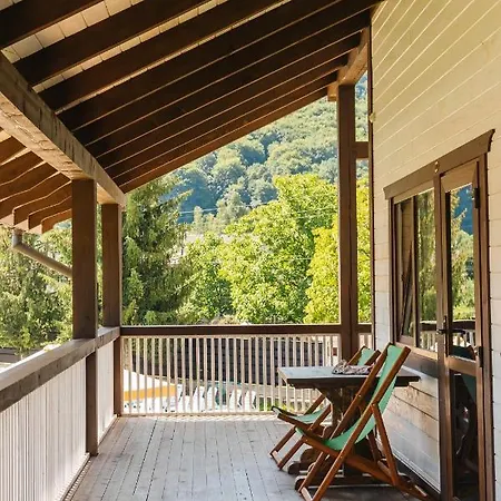 парк-готель там, де гори... Hotel Wyschnyzja