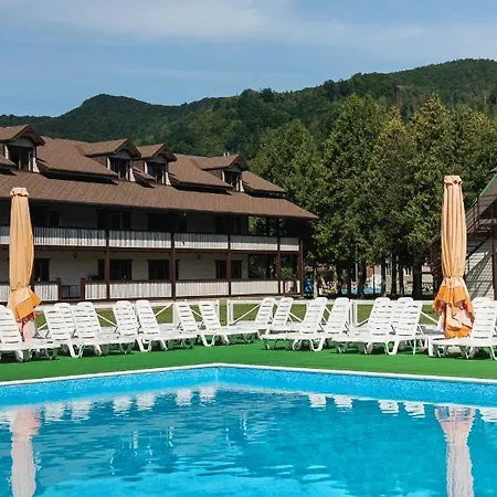 парк-готель там, де гори...