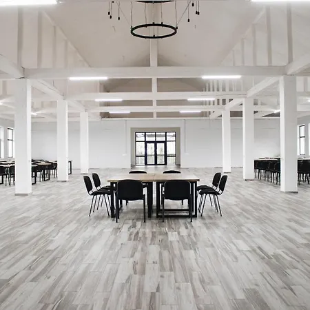 Hotel парк-готель там, де гори...