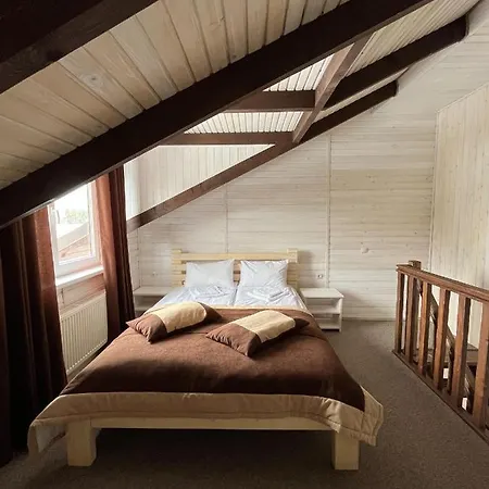 парк-готель там, де гори... *