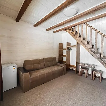 Hotel парк-готель там, де гори... Wyschnyzja