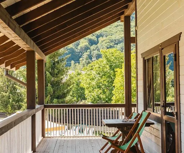 парк-готель там, де гори... Hotel Vyzjnytsja