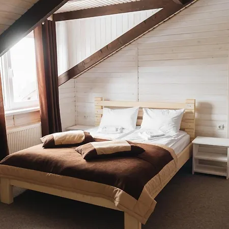 парк-готель там, де гори... Hotel Vyzhnytsya
